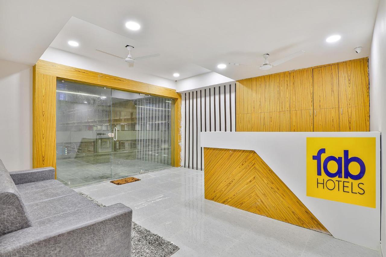 FabHotel Parkland A Ahmedabad Buitenkant foto