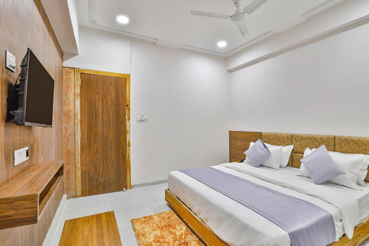 FabHotel Parkland A Ahmedabad Buitenkant foto