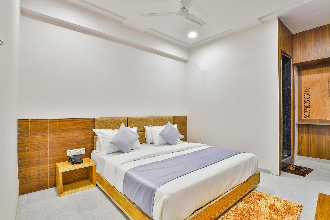 FabHotel Parkland A Ahmedabad Buitenkant foto
