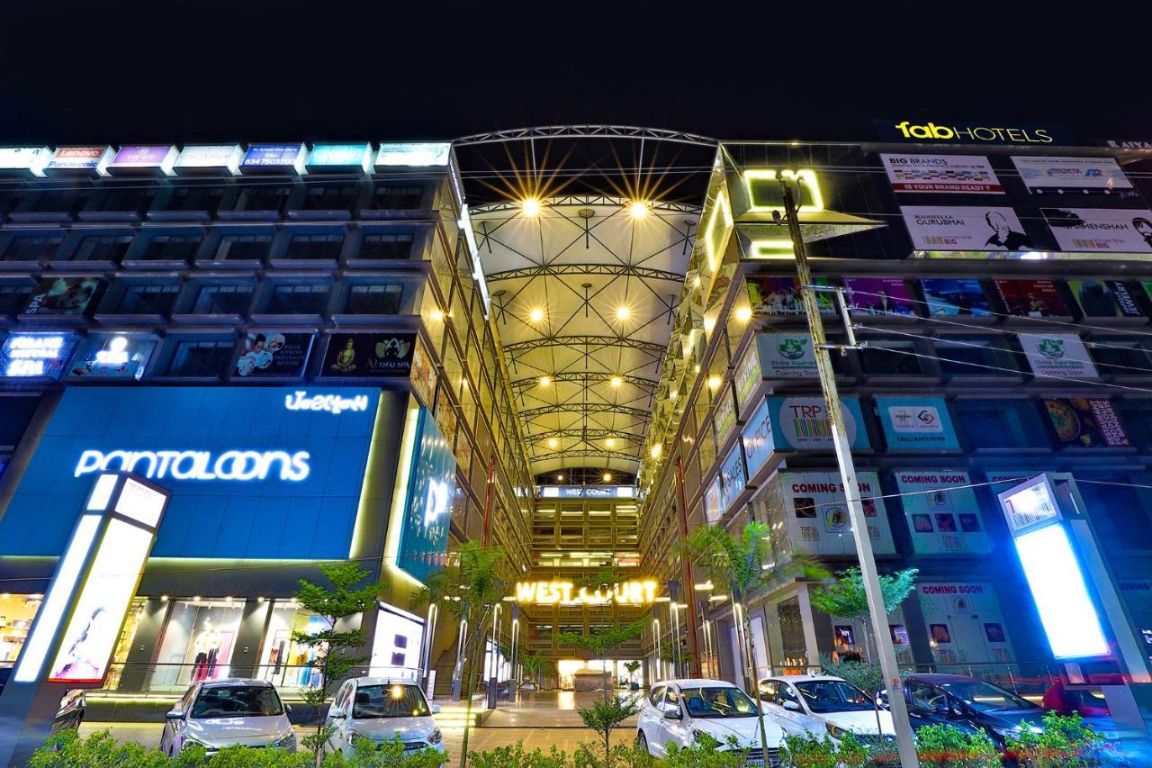 FabHotel Parkland A Ahmedabad Buitenkant foto
