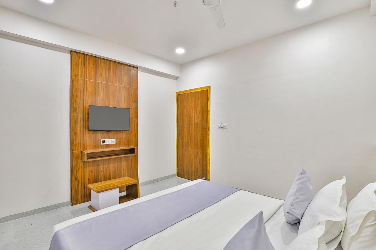 FabHotel Parkland A Ahmedabad Buitenkant foto