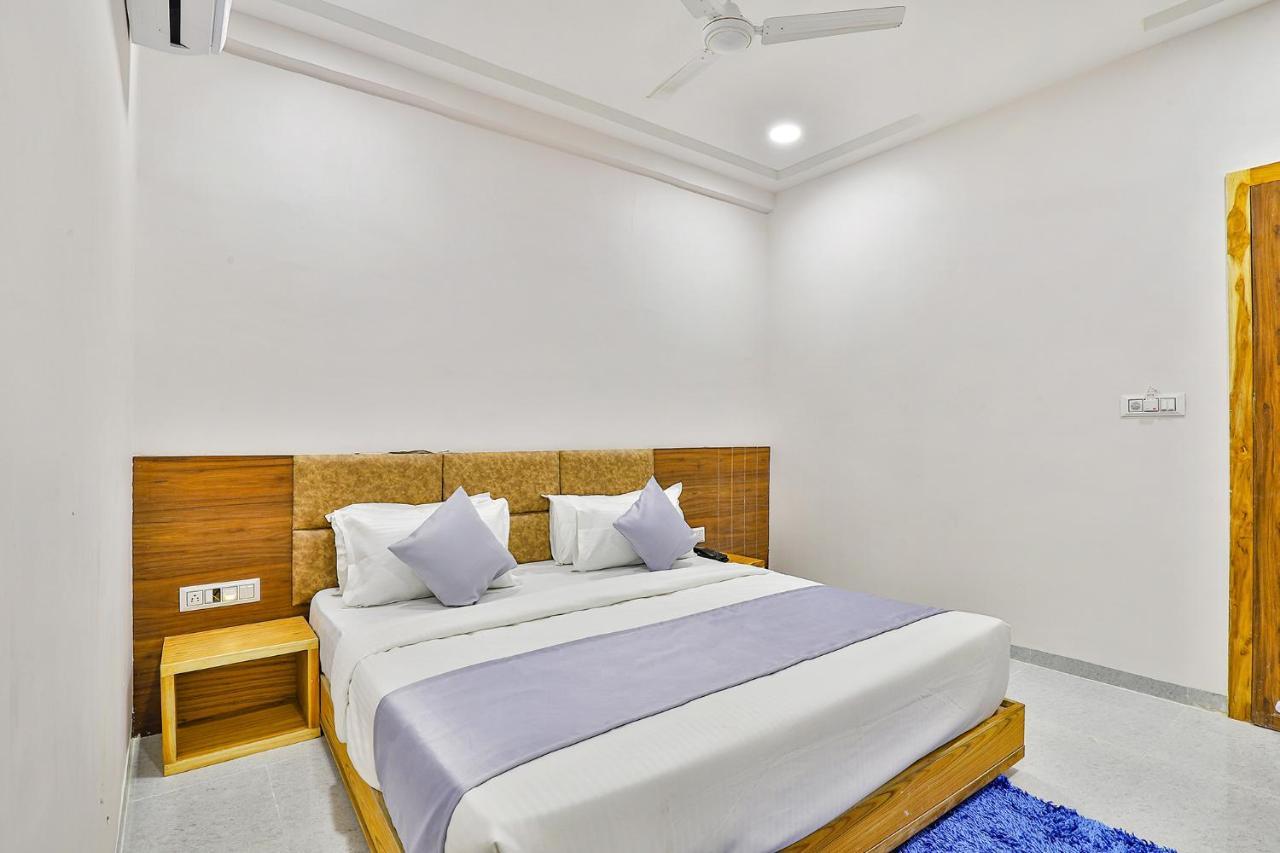 FabHotel Parkland A Ahmedabad Buitenkant foto
