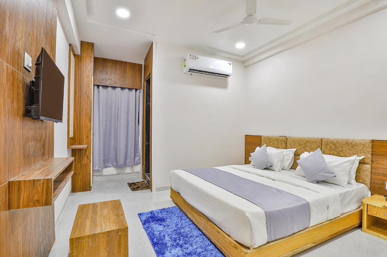 FabHotel Parkland A Ahmedabad Buitenkant foto