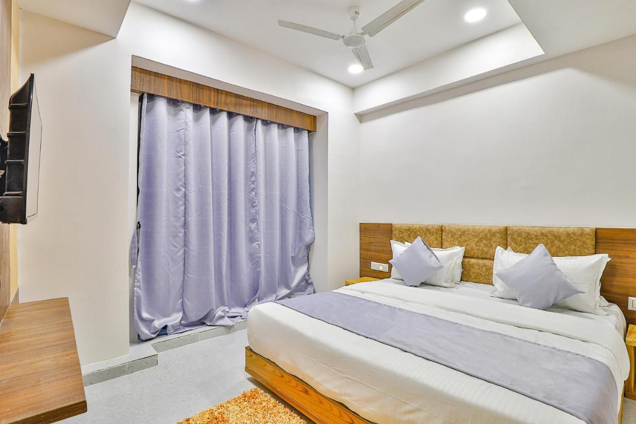 FabHotel Parkland A Ahmedabad Buitenkant foto