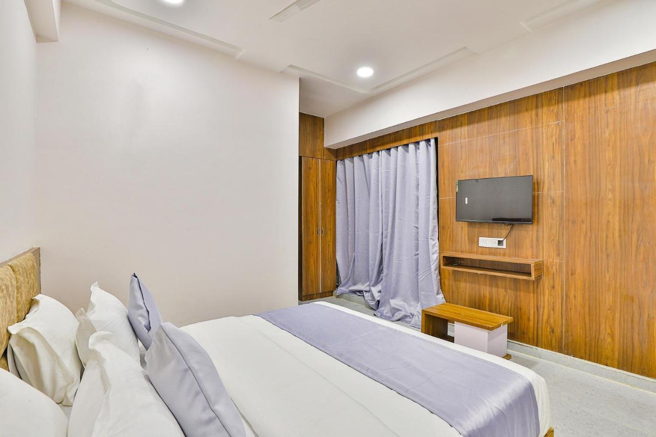FabHotel Parkland A Ahmedabad Buitenkant foto