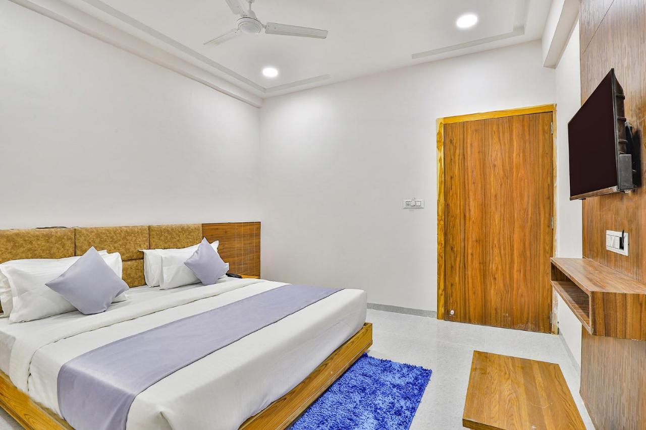 FabHotel Parkland A Ahmedabad Buitenkant foto