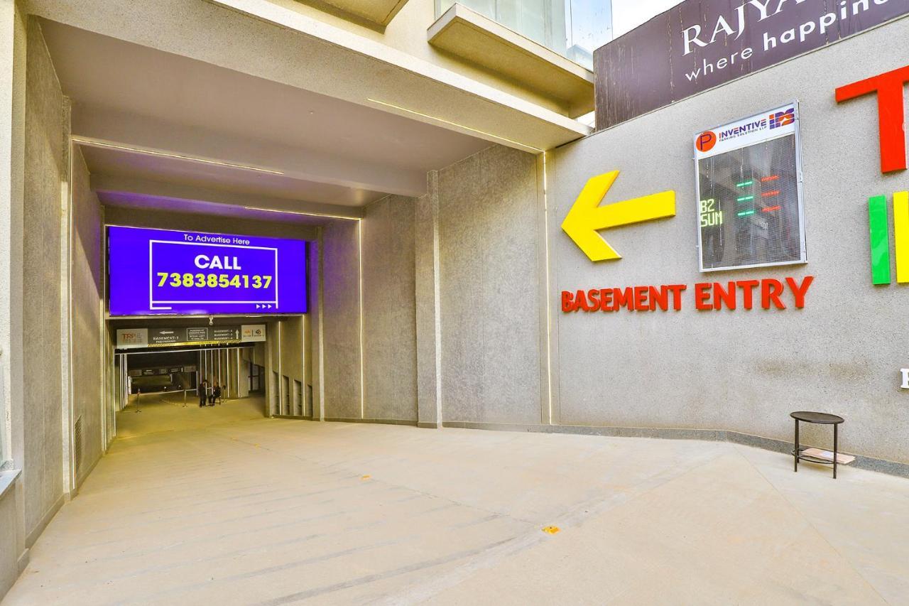 FabHotel Parkland A Ahmedabad Buitenkant foto