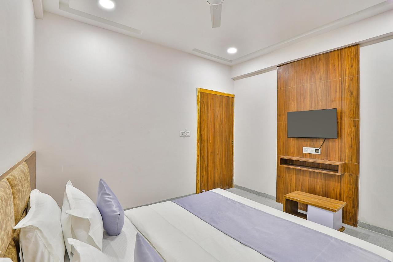 FabHotel Parkland A Ahmedabad Buitenkant foto