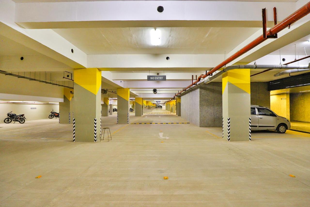 FabHotel Parkland A Ahmedabad Buitenkant foto