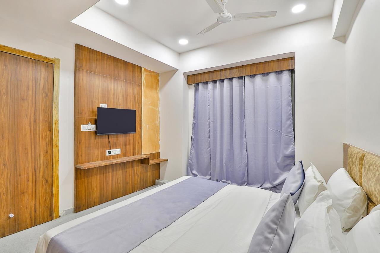 FabHotel Parkland A Ahmedabad Buitenkant foto
