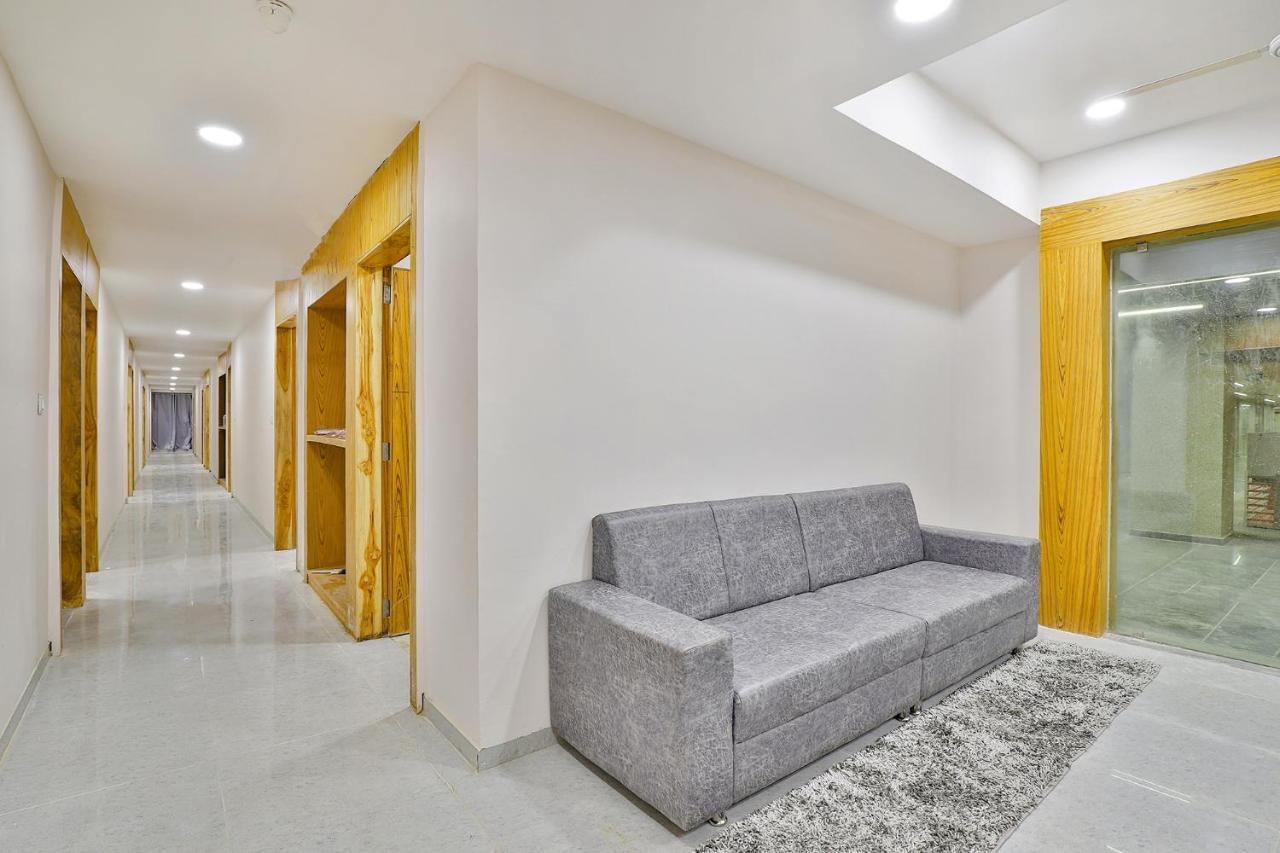 FabHotel Parkland A Ahmedabad Buitenkant foto